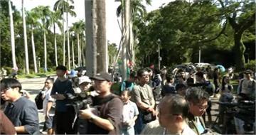 400人白排隊!大氣系預測失準又放鳥「傳明分批發放」 地理系神救援補發300杯飲料