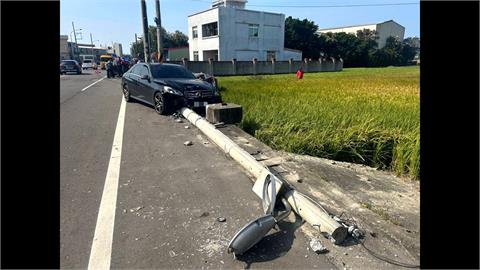 失控連環撞！酒駕男失控逆向暴衝　撞貨車、電桿鮮血直流