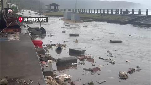 蘭嶼掀巨浪沖毀海堤　綠島大浪沖破民宅滿目瘡痍