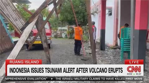 印尼火山爆發恐引發海嘯　緊急撤離上萬居民