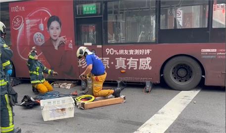 北市公車追撞害過馬路婦人身亡　肇事司機竟稱：已經失憶了