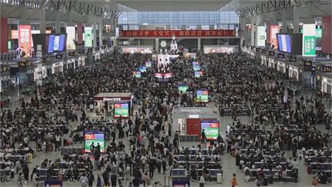 中國十一連假「地獄塞車潮」　網友：1小時僅開出500公尺