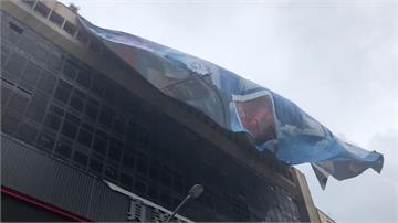 南台灣吹颱風 廣告帆布起舞飛揚警「這樣做」護安全