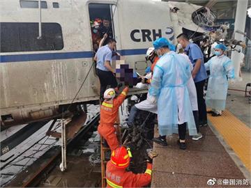 中國列車出軌意外「司機身亡」　車頭全毀猛烈撞擊照曝光