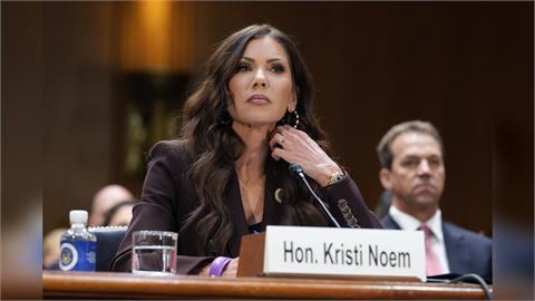 快新聞／川普2.0開鍘！美國土安全部長諾姆轉任特使　「前MMA選手」參議員接任