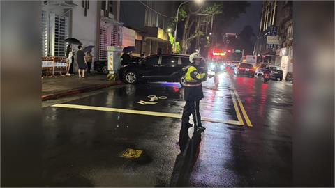 快新聞/柯建銘助理駕車不明原因失控「撞立法院外牆」! 休旅車暴衝畫面曝光了
