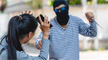 遇到隨機攻擊事件怎麼辦？ 醫籲：謹記「3大處理原則」，跨年建議帶「這用具」自保