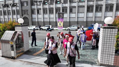 傅崐萁反罷免旗幟到處亂插　罷團赴選委會遞交檢舉函