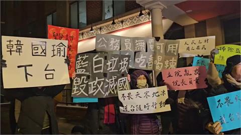 無緣參與川普就職　韓國瑜到華府遭僑胞舉牌開嗆