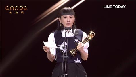 金曲36／魏如萱奪「最佳華語女歌手」暴哭上台：終於從蔡健雅旁邊走上來！
