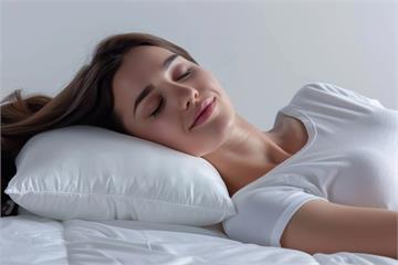 輾轉難眠掰掰！網紅實測美軍「2分鐘入睡祕技」超有效　萬人認證