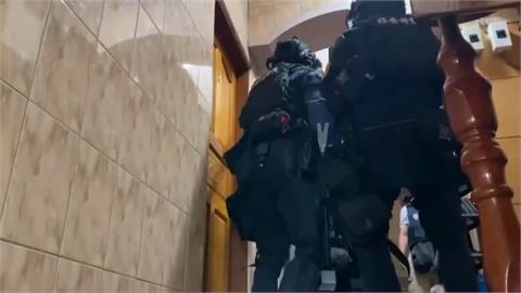 驚慌滅證！民宅化身改槍工廠　男子拒警查緝朝窗外丟子彈