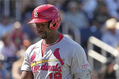 MLB(影)／都是球場灑水器惹的禍　讓紅雀外野手離奇受傷