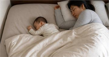 4月嬰趴睡2小時「棉被摀口鼻窒息亡」　母涉過失致死遭判拘役