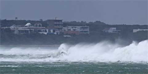 中颱「瑪娃」持續朝日本移動　沖繩現風雨、離島航班停開