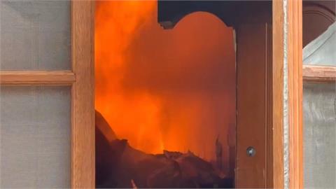 彰化民宅大火! 消防員搶救摔傷右手脫臼 7旬女屋主罹難