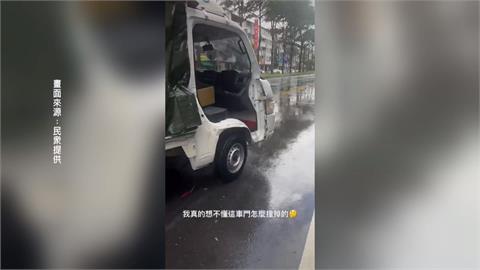 升降板懸空成「奪命凶器」　大貨車卸貨卸掉小貨車車門