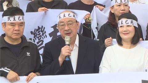 快新聞／綠委綁「民主已死」白頭巾抗議藍白　柯建銘：議場已成香港立法局
