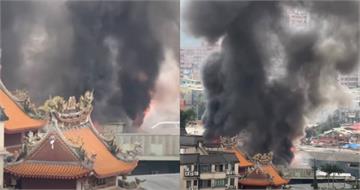 快訊／濃煙狂竄！中和市區鐵皮屋大火　38車81人搶救中