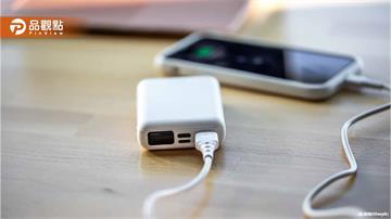 行動電源膨脹恐成炸彈！消防專家曝「鹽水浸泡一週」救命關鍵