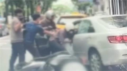 中警冒雨抓車手場面驚險　嫌犯一度倒車欲衝撞突圍