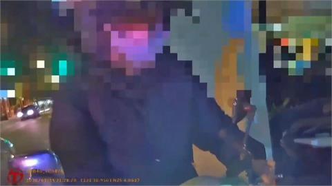 女不滿被開單舉發! 哥哥"下樓算帳"警掏電擊槍自保