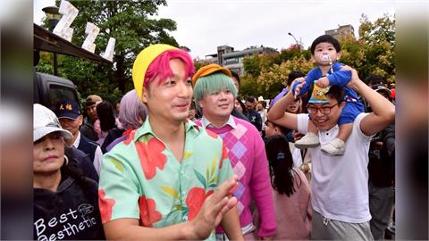 快新聞/《獵魔女團》惡魔帥哥竟是他! 蔣萬安大讚「天母搞什麼鬼」:國際名片