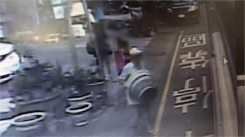獨家／把客運當貨運？　白髮翁扛大花盆上車「1人戰全車」