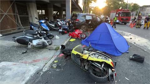 疑癲癇發作？　轎車高速衝出校門連環撞　釀1死4傷