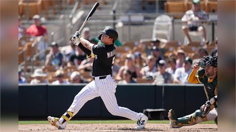 MLB(影)／粉碎外界「沒人要」評論！村上宗隆開季連2戰都開轟用「大棒」證明實力