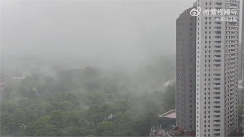 中國暴雨成災！深圳全市停課　惠州女騎士險遭洪水沖走