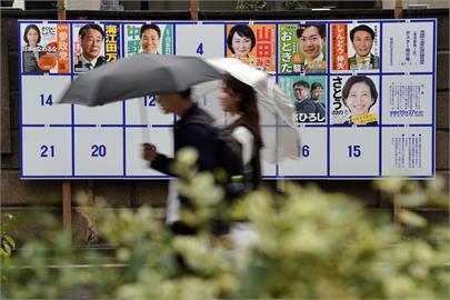 日本眾院大選週日登場　「巡迴巴士、老花眼鏡」助長背投票
