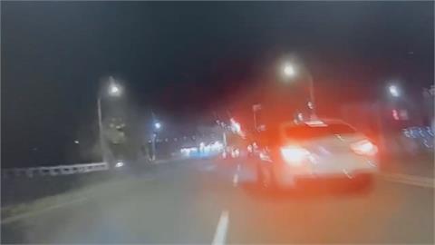台南傳槍響！轎車拒檢狂飆逃竄　警開兩槍逮強盜通緝犯