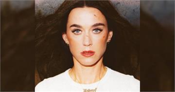 凱蒂佩芮揮別情傷自嘲「瀕死」 直白唱出:OK繃貼滿破碎的心