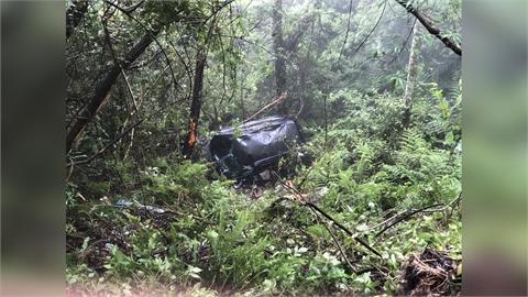 快新聞／連人帶車「跌落山谷」求救　夫妻靠警笛奇蹟獲救