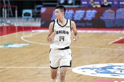 HBL(影)／「混血王子」歐瑞克狂抓籃板+扣籃　錦和高中大勝彰縣成功高中晉級8強