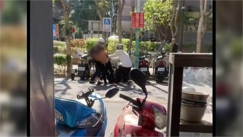 邊騎車邊打電話！　失聯移工遭警查緝爆拉扯下場曝光