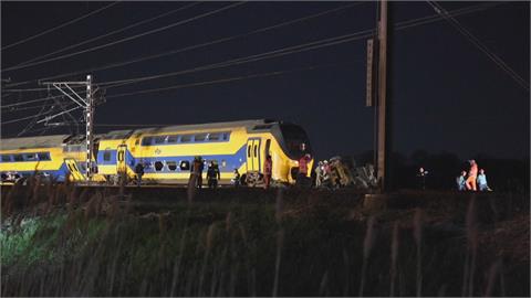 荷蘭載逾50人客運列車事故出軌　多人傷亡驚悚畫面曝