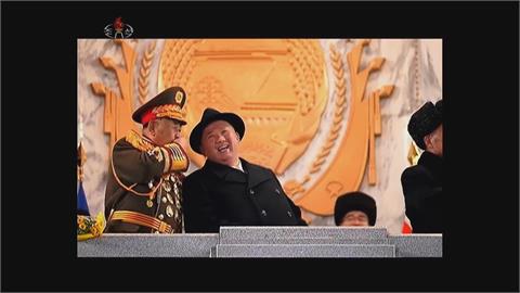 北朝鮮大閱兵　見洲際導彈「火星17」與飛彈發射車