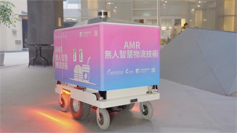全台首個機器人外送員　搭電梯跨樓層送餐OK