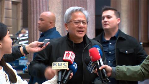 黃仁勳帶家人悄悄訪台　北上逛街買蜜餞行程滿檔喊「好累」