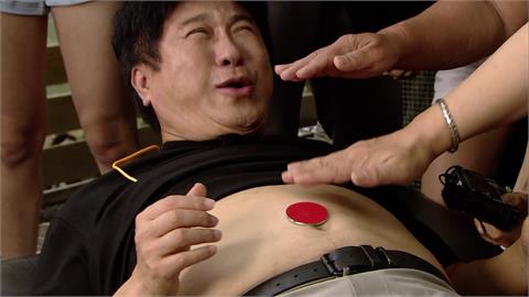 胡瓜、董至成犧牲形象露出肚皮！婆媽拍打毫不手軟