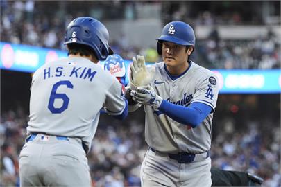 MLB(影)／大谷翔平炸裂怪力轟將球送進海裡！一棒率道奇超前比數