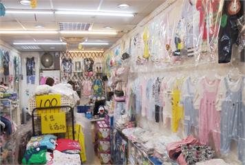 四維市場「聖誕老婆婆」　店家：別再送了啦
