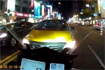 計程車搶快逆向 重機騎士檢舉僅罰900元