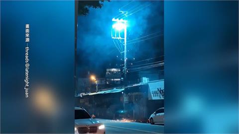 桃園電桿突爆炸　藍白火光狂噴、巨響嚇壞民眾