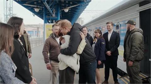 烏俄戰火不停！哈利王子突訪基輔　歐盟批準900億歐元貸款