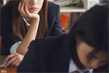日本高中生上課遭噴不明物！4人呼吸困難送醫　嫌犯辯是殺蟲劑