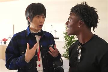 阿信出席蘋果發表會遭介紹「來自中國」　美國網紅追問「上海？」他這樣回