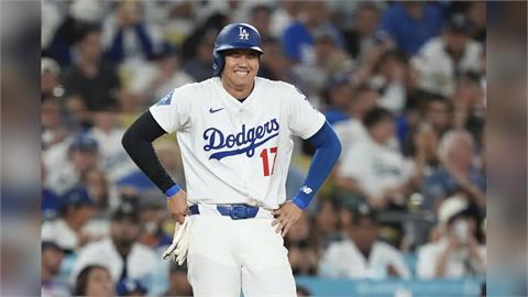 MLB(影)／「詐」裂！420英尺深遠飛球沒過牆　大谷翔平拔腿狂奔飆出三壘安打